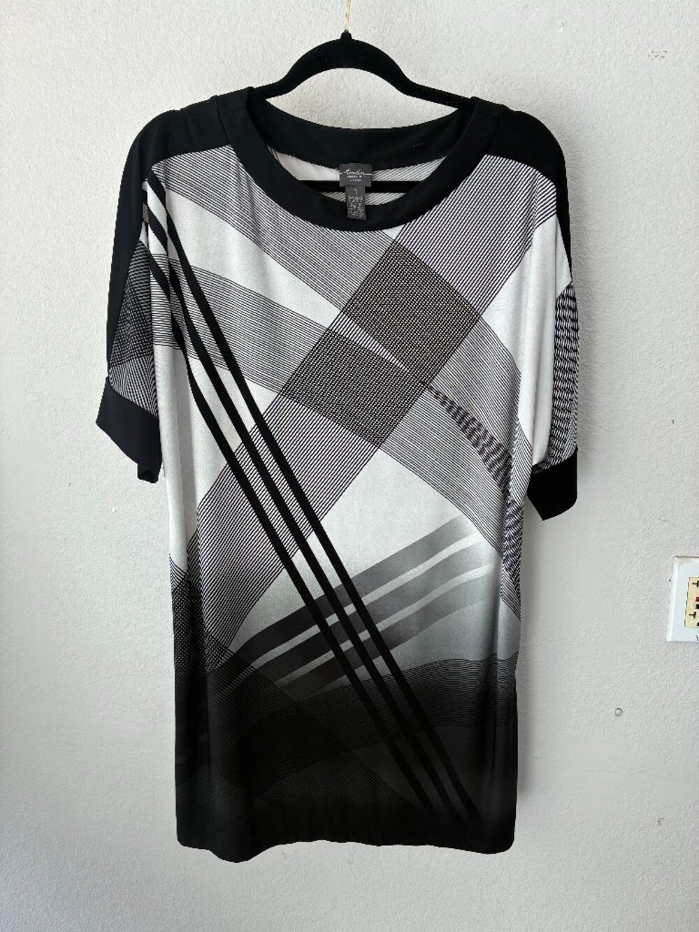Travelers by Chico black , gray and white pattern top